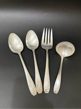Vintage 1847 Rogers Bros IS Daffodil Silver-plated Serving Spoons Fork & Ladle